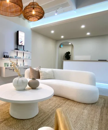 signature cosmetic clinic toronto front desk
